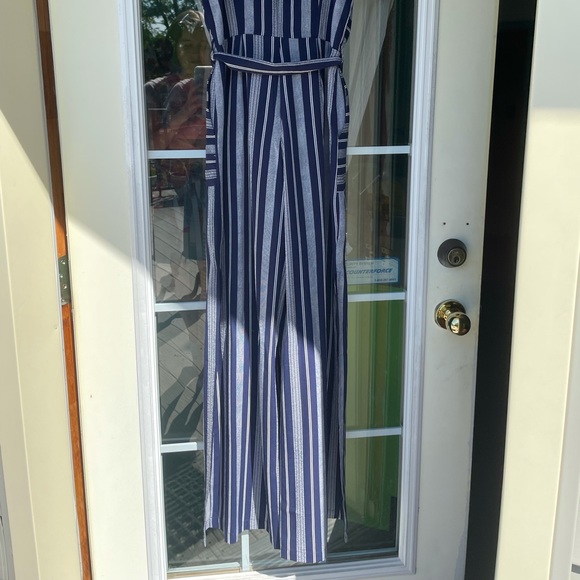 Striped jump suit with leg slits and pockets - Picture 5 of 7